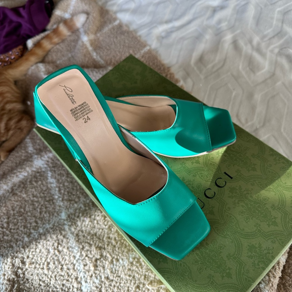 Unique green Heels